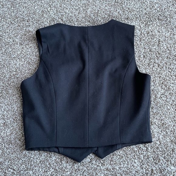Cropped Vest - Picture 4 of 5